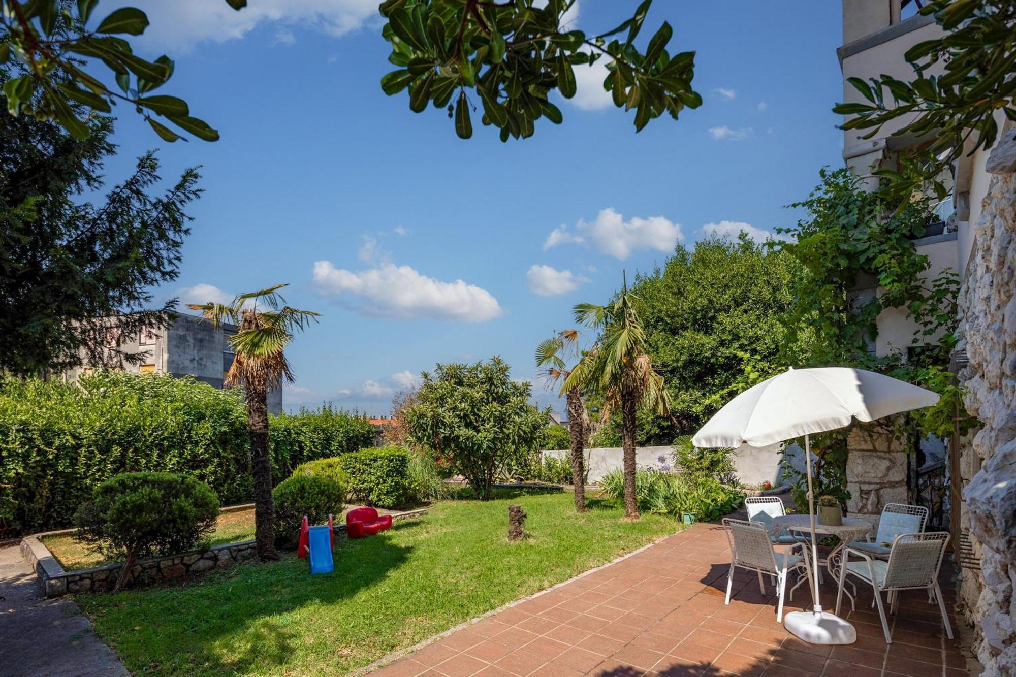 City Apartment With Garden - Happy Rentals Rijeka Exteriör bild